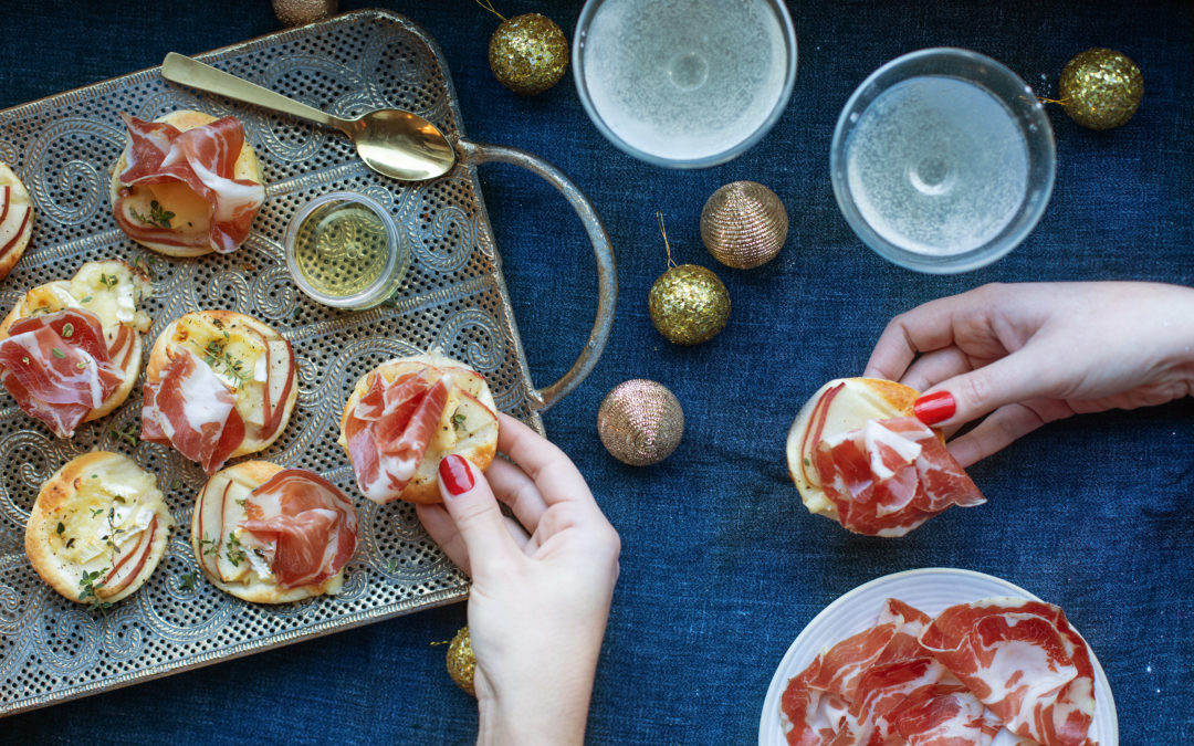 Sfogliatine con brie, pere, Coppa di Parma e miele