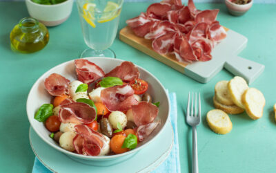 Insalata di melone, mozzarella, Coppa di Parma IGP e olive